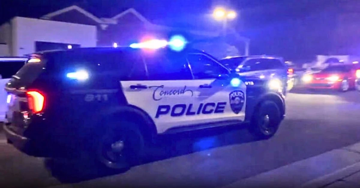 @RobinKanady/X: On November 21, 2025, law enforcement responds to a shooting near the Christmas tree lighting event in Concord, North Carolina.